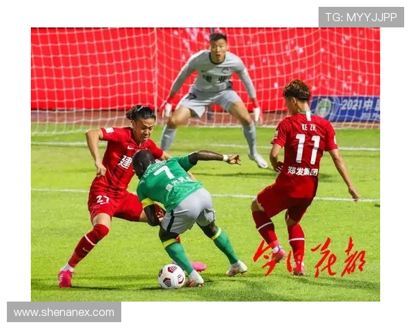 足球明星齐聚助威老白展现激情与梦想的赛场之旅 足球明星齐聚助威老白展现激情与梦想的赛场之旅