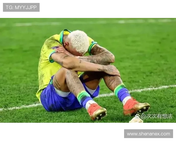 退役足球明星感人泪水回忆往昔赛场荣耀与遗憾视频引发球迷共鸣 退役足球明星感人泪水回忆往昔赛场荣耀与遗憾视频引发球迷共鸣