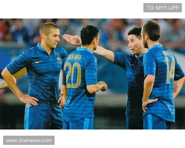 九八足球明星赛回顾罗纳尔多的传奇表现与赛场风采